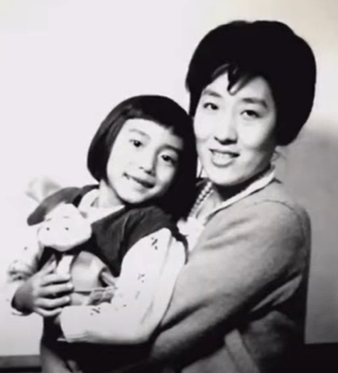 山村紅葉さんの若い頃(子供時代)の画像
